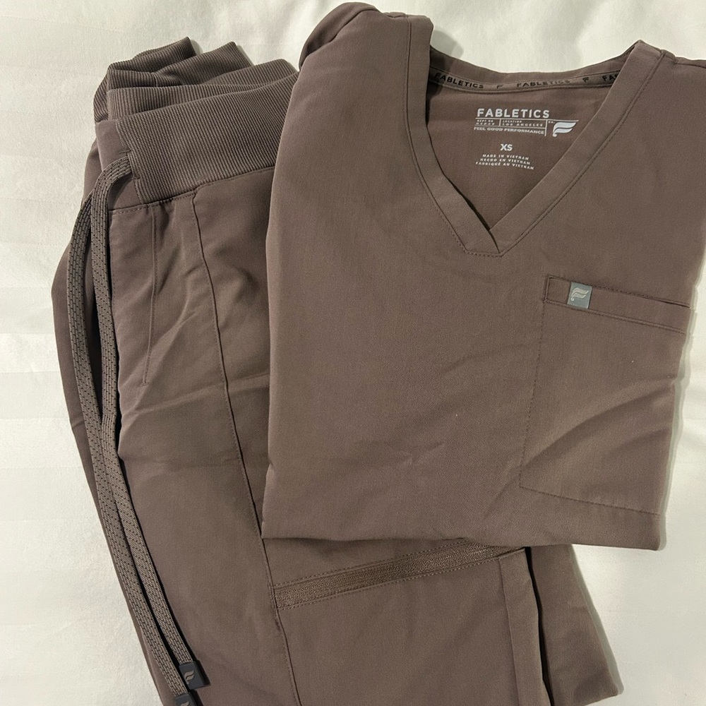 Fabletics Scrub Set